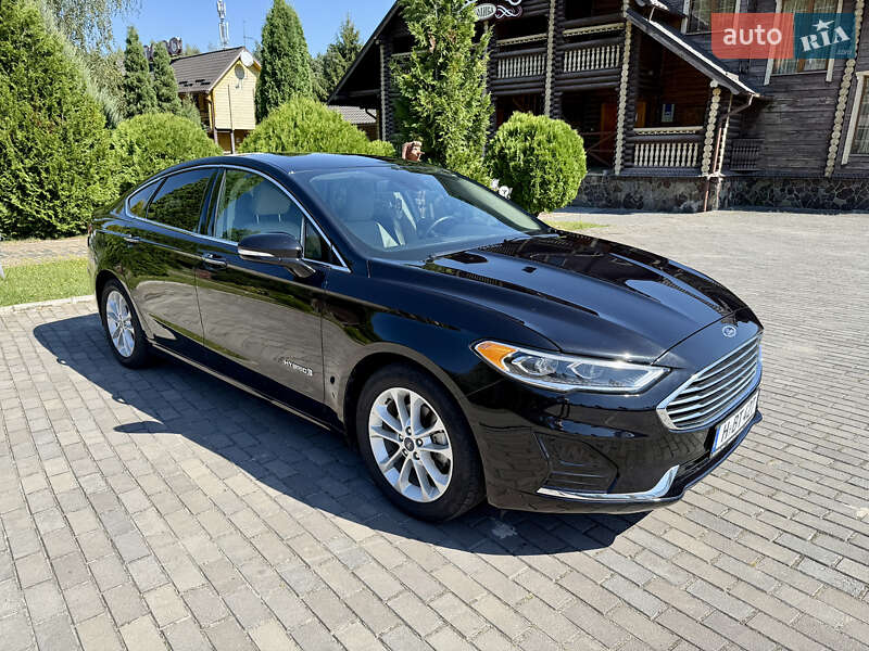 Седан Ford Fusion 2019 в Ровно