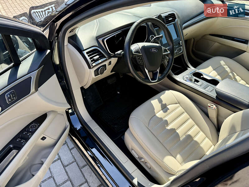 Седан Ford Fusion 2019 в Ровно
