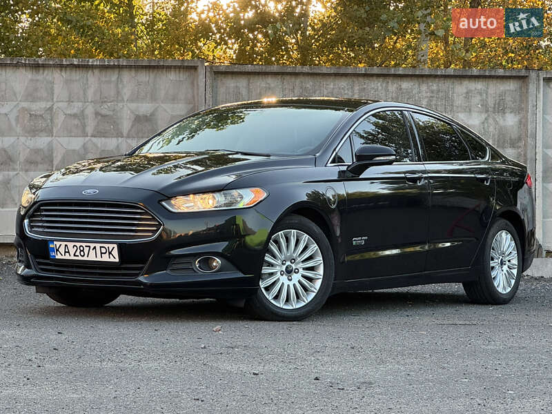 Седан Ford Fusion 2015 в Києві