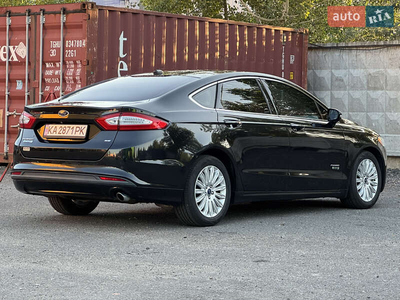 Седан Ford Fusion 2015 в Києві