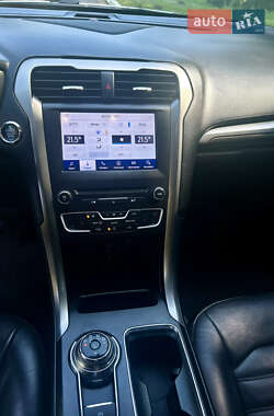 Седан Ford Fusion 2017 в 
