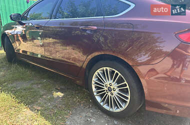 Седан Ford Fusion 2015 в 