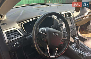 Седан Ford Fusion 2015 в 