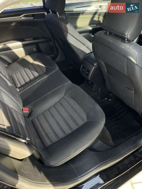 Седан Ford Fusion 2017 в Львові