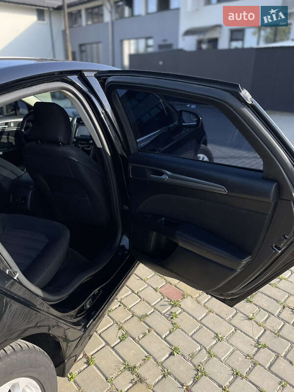 Седан Ford Fusion 2017 в Львові