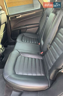 Седан Ford Fusion 2016 в 
