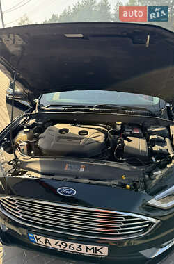 Седан Ford Fusion 2016 в 