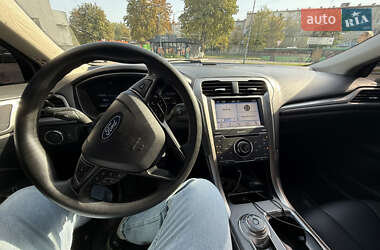 Седан Ford Fusion 2017 в 