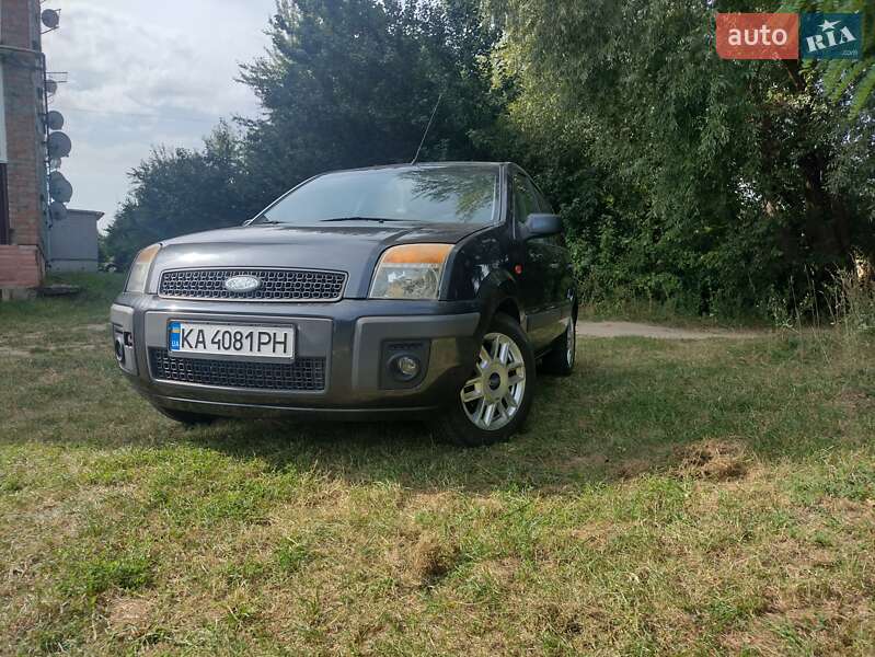 Хэтчбек Ford Fusion 2008 в 