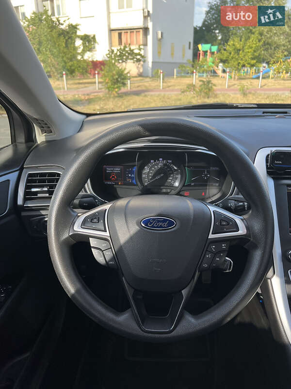 Седан Ford Fusion 2015 в Києві