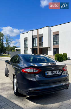 Седан Ford Fusion 2015 в 