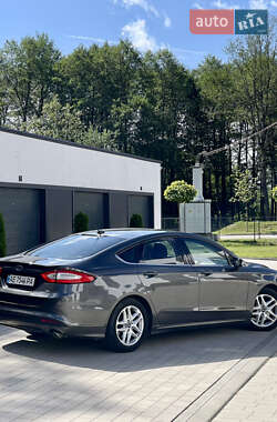 Седан Ford Fusion 2015 в 