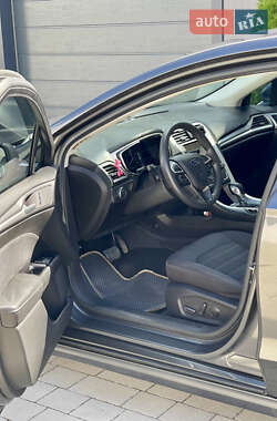 Седан Ford Fusion 2015 в 