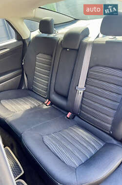 Седан Ford Fusion 2015 в 