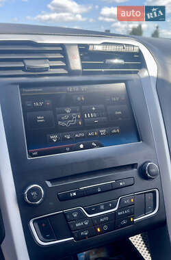 Седан Ford Fusion 2015 в 