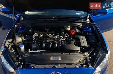 Седан Ford Fusion 2017 в 