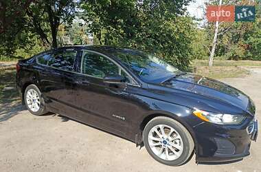 Седан Ford Fusion 2019 в 
