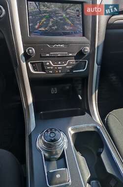 Седан Ford Fusion 2019 в 
