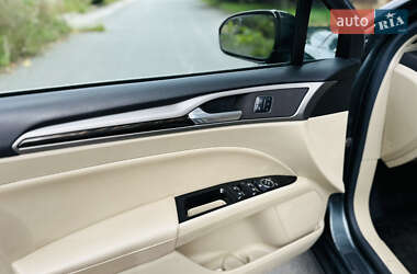 Седан Ford Fusion 2015 в 