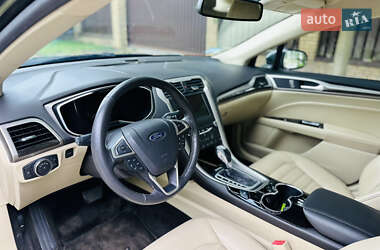 Седан Ford Fusion 2015 в 