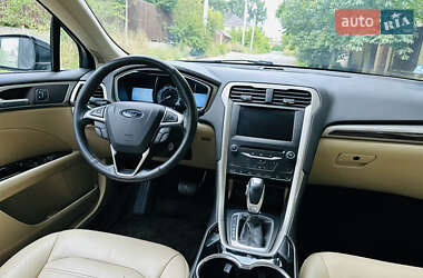 Седан Ford Fusion 2015 в 