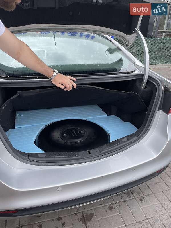 Седан Ford Fusion 2014 в Киеве фото 9 Седан Ford Fusion 2014 в Киеве