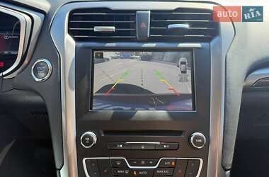 Седан Ford Fusion 2016 в 