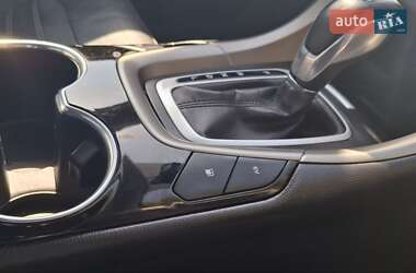 Седан Ford Fusion 2015 в 