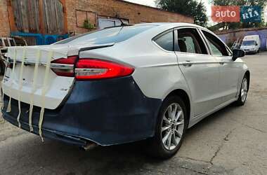 Седан Ford Fusion 2016 в 