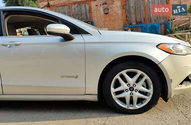 Седан Ford Fusion 2016 в 