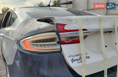 Седан Ford Fusion 2016 в 