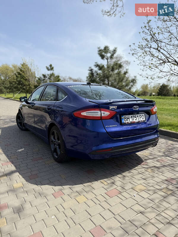 Седан Ford Fusion 2015 в Измаиле