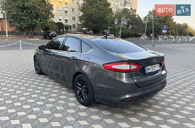 Седан Ford Fusion 2015 в 