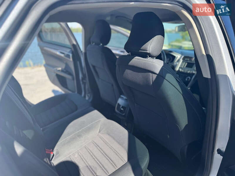 Седан Ford Fusion 2017 в Вишневом фото 9 Седан Ford Fusion 2017 в Вишневом