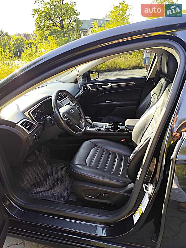 Седан Ford Fusion 2013 в Стрые