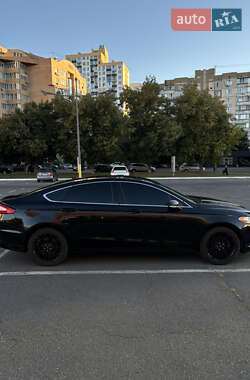 Седан Ford Fusion 2015 в 