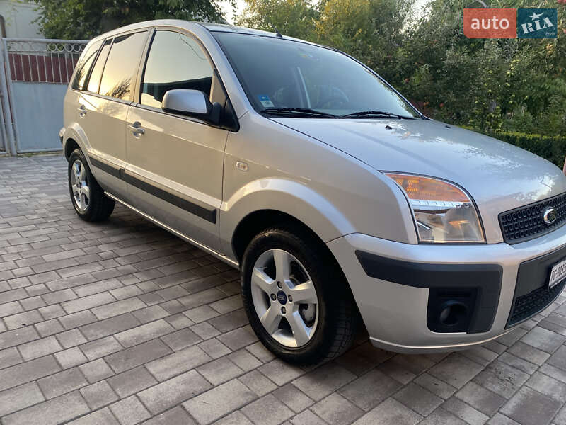Хэтчбек Ford Fusion 2009 в 