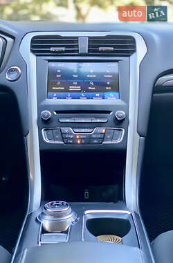 Седан Ford Fusion 2018 в 