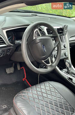 Седан Ford Fusion 2013 в 