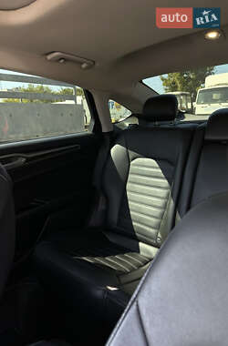 Седан Ford Fusion 2015 в 