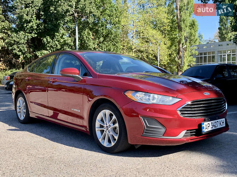 Седан Ford Fusion 2018 в 