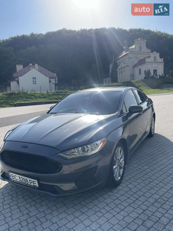 Седан Ford Fusion 2018 в Львові