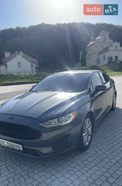 Седан Ford Fusion 2018 в 