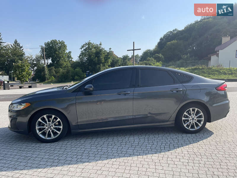 Седан Ford Fusion 2018 в Львові