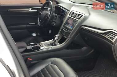 Седан Ford Fusion 2013 в 