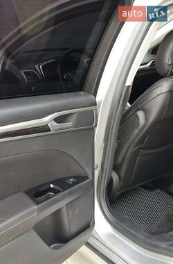 Седан Ford Fusion 2013 в 