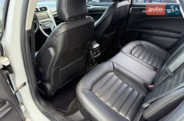 Седан Ford Fusion 2016 в 