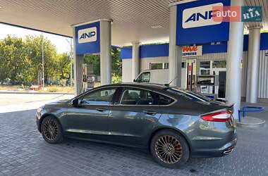 Седан Ford Fusion 2015 в 