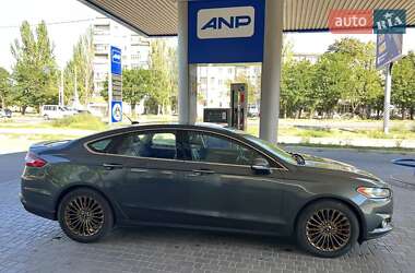Седан Ford Fusion 2015 в 