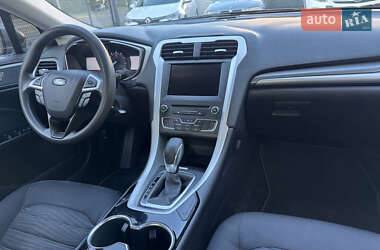 Седан Ford Fusion 2016 в 